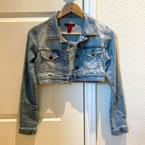Red Fox Cropped Stretch Jean Jacket Size Medium